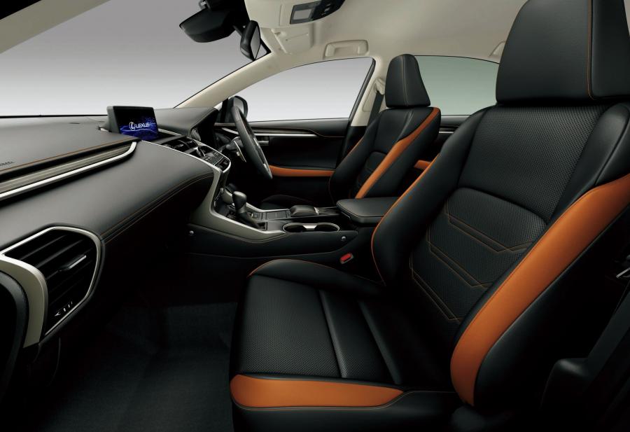 Интерьер Lexus NX300 2017 года  (JP) (фото 3 из 6)